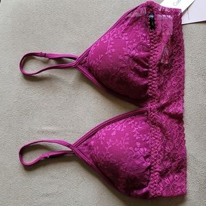Calvin Klein size M magenta lace lightly lined bralette. Brand new w tags